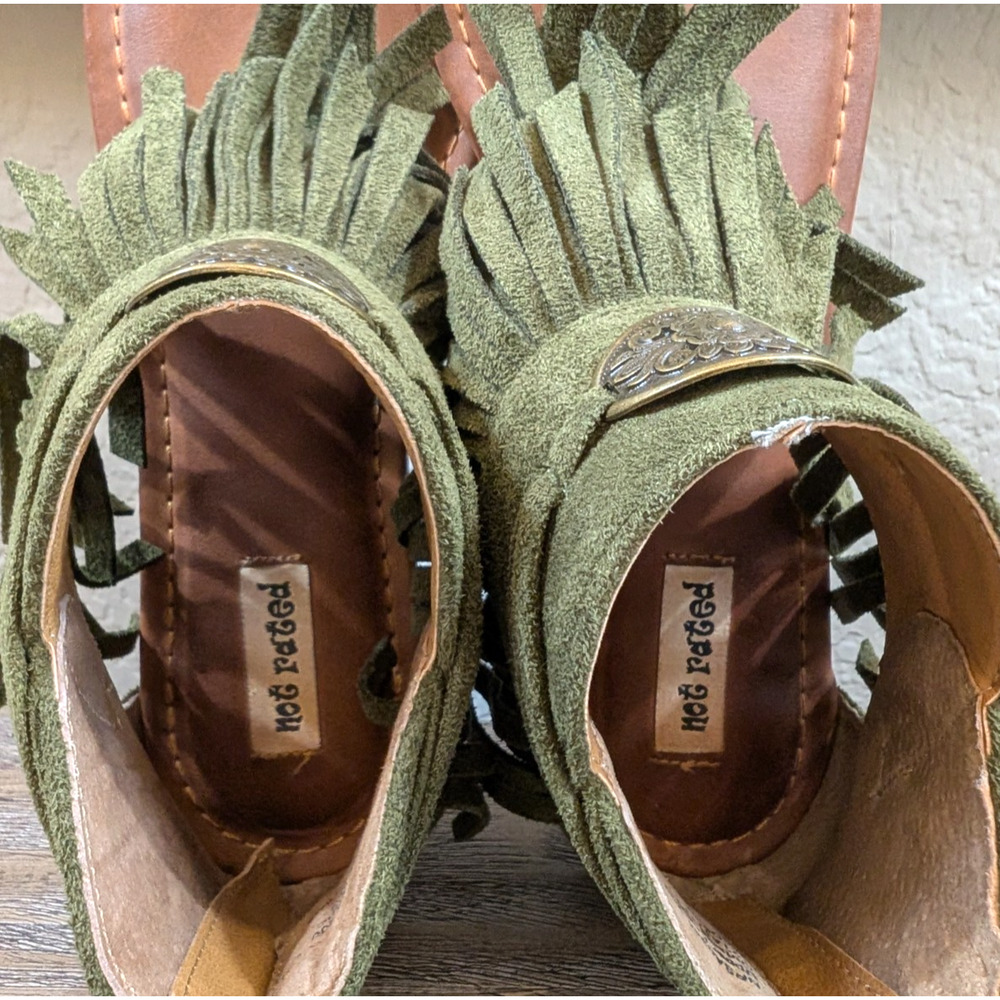 Not Rated Chia Fringe Sandals Womens Size 9 Olive Green Faux Suede Boho Festival - Picture 4 of 10